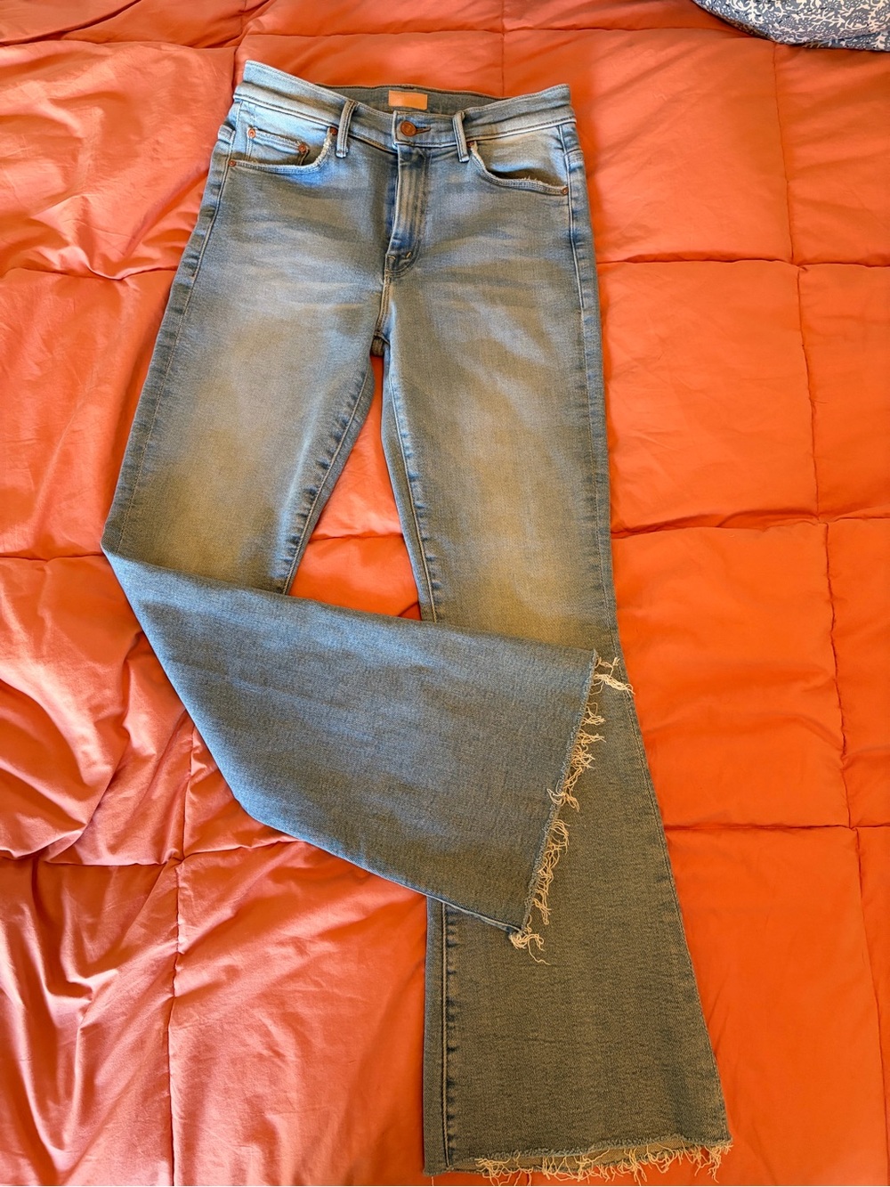 MOTHER The Weekender Fray In California Cruiser. Size 27 NWOT. Raw hem, timeless